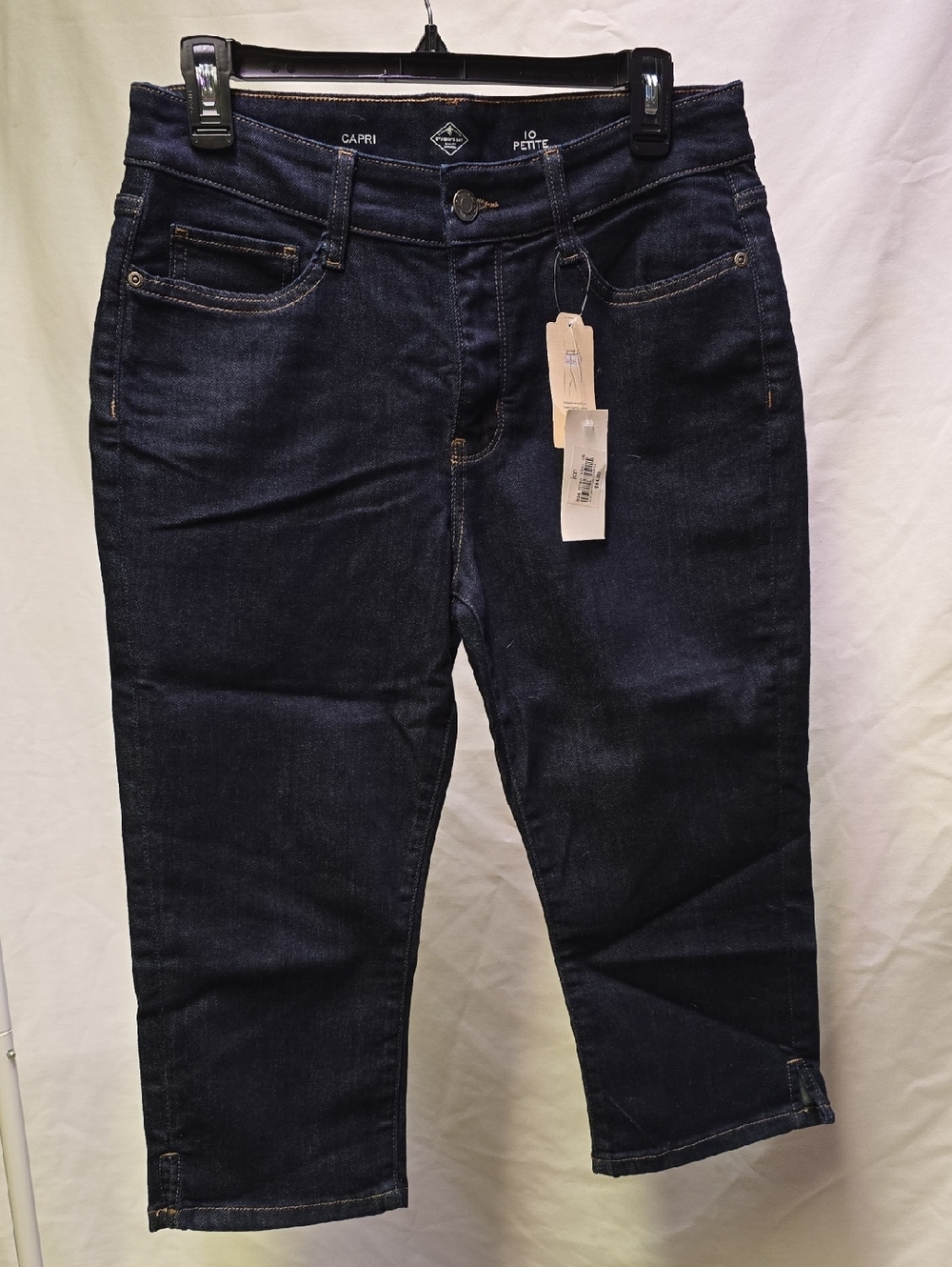 NWT St John's Bay Dark Blue 10 Petite Capris